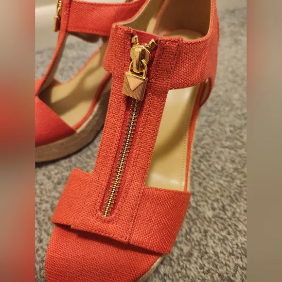 Michael Kors espadrille canvas wedges NWOT - Picture 2 of 5